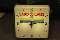 16" LAND O LAKES LIGHTED CLOCK