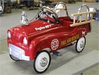PACIFIC CYCLE FIRE ENGINE PEDAL TRUCK
