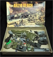 1968 Aurora Anzio Beach War Model  W Box
