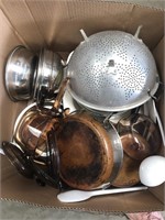 Box of misc kitchenware