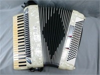 Petosa Baby-Grand Accordion in Case