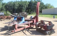 INTERNATIONAL 781 CORN CHOPPER, HAS HAY HEAD