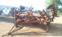 IH 490 12FT DISC WITH HYDRAULIC 4FT FOLD DOWN