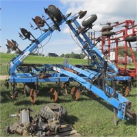 DMI 4250, 15 shank NH3bar w/coulters & sealers