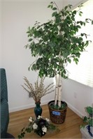 Lot, Artificial trees and plants