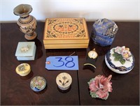 Lot of small jewelry boxes, covered dresser jars,