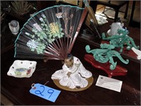 Lot, Oriental fan on display, Chinese