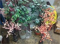 4 Imitation Plants & Stack of Decorative Twigs