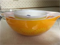 Pyrex Bright Colored Mixing Bowls (3)