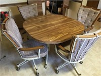 Dining Room Table 4 Wheel Chairs with Leaf