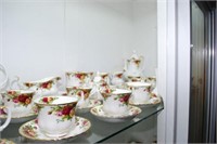 10Pc+ Place Setting Olde Country Rose Incl Serving