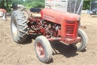 INTERNATIONAL 300 GAS WIDE FRONT TRACTOR