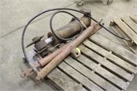 HYDRAULIC RAM, UNKNOWN CONDITION, WITH (2)