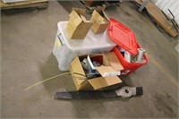 AIRPLANE PROP WITH TOTE OF BRIGGS & STRATTON AND