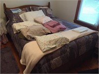 queen size bed with bedding