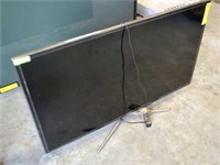 SAMSUNG 55" FLAT SCREEN TV ON STAND W/REMOTE