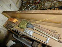 1 Box saddle irons - traps - tools