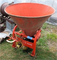 Baltic fertilizer/spreader with auger, 3-point