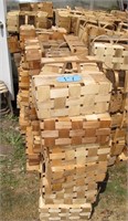 Large lot of wooden 8-quart baskets