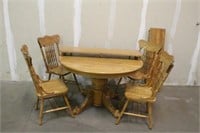 48" ROUND OAK TABLE AND (4) CHAIRS WITH