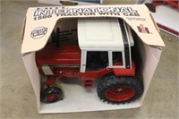 ERTL INTERNATIONAL 1586 TOY TRACTOR WITH CAB