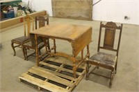 TABLE WITH FOLDING LEAVES AND (3) CHAIRS