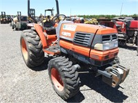 Kubota L2900 Wheel Tractor