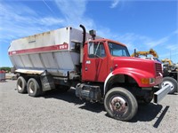 1987 International Truck with Harsh 810H Feed Box