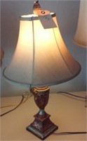 Nice modern lamp w neat finial - works