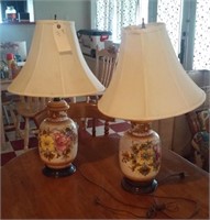 Pair beautiful table lamps both work