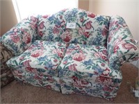 Floral Pattern Love Seat – Hickory Hill w/Tan SliW