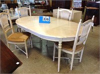 LEXINGTON TABLE WITH 2 LEAVES AND 4 WICKER SEAT CH