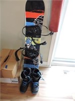 Snow board with size 5 boots