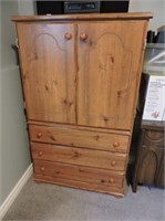 Wardrobe with upper shelves & lower drawers