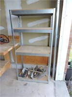 Adjustable shelf unit
