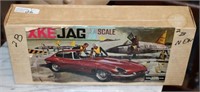 JAGUAR XKE 125TH SCALE MODEL IN BOX