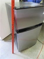 "igloo" apartment size refrige - stainless front