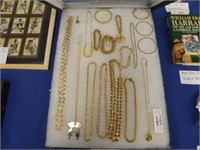 18 PIECES OF WOMANS GOLD WASHED FASHION JEWELRY,