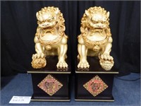 PAIR OF RESIN DECORATIVE FOO DOG STATUES WITH