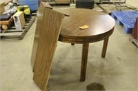 40" KITCHEN TABLE WITH (2) 11 1/2"  LEAVES