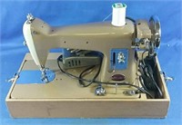Singer Sewing machine w/ carry case