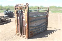 CATTLE CHUTE WITH HEAD GATE
