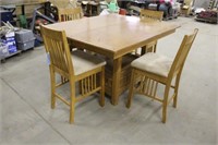 OAK DINING ROOM TABLE APPROX 4FTx5FT HAS HIDE-