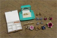 ASSORTED COSTUME JEWELRY