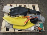 Pallet w/ rubber gloves, insulated, Kunz glove