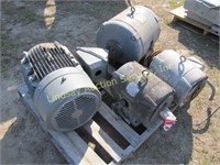 Pallet of 4 large elec motors (condition unknown)