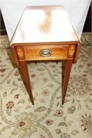 MAHOGANY PEMBROKE STYLE DROP SIDE TABLE NUT AND