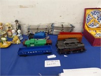 LIONEL 2-4-2 LOCOMOTIVE AND TENDER, 5 TRAIN CARS,