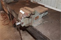 Workbench w/ large bench vice