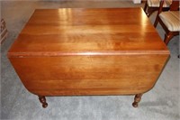 ANTIQUE CHERRY DROP LEAF DINING TABLE W/2 LEAVES